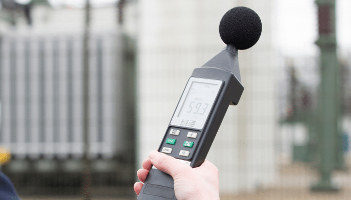 Wij werken binnen de regels om geluidoverlast te voorkomen Sloop en Klusbedrijf Assen